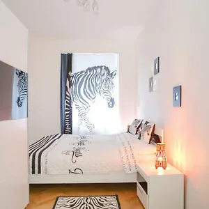  Apartmán Stylish A Few Steps From Metro